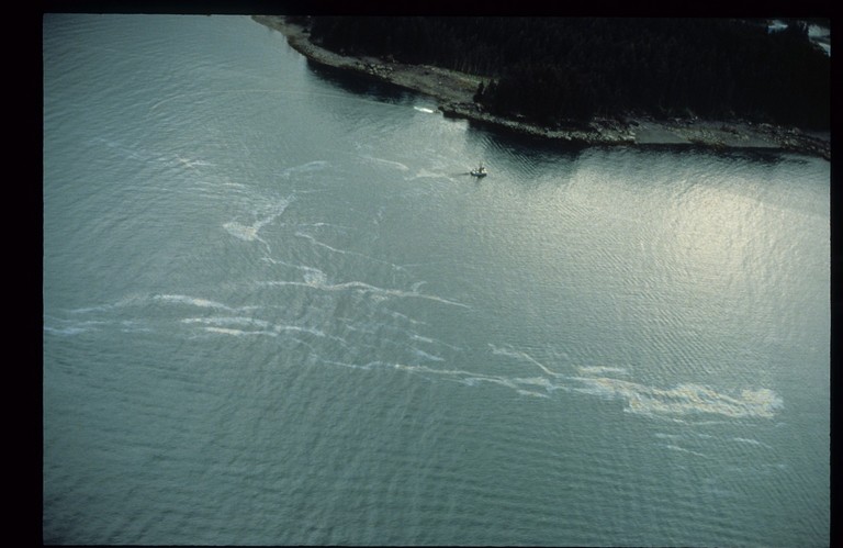 alaska-oil-spill-tanker-exxon-valdez-march-1989-1