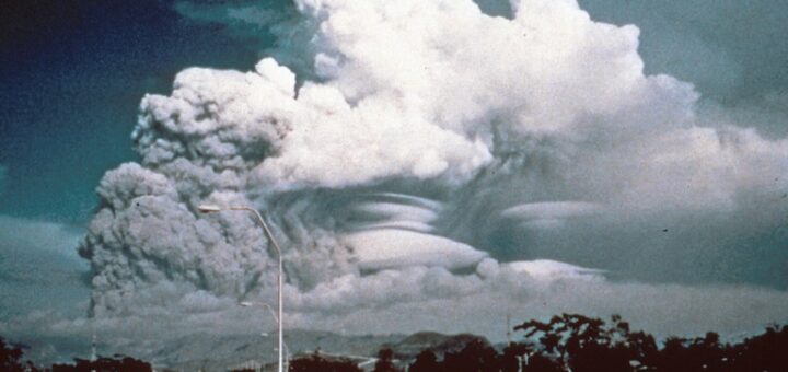 volcanic-eruption-on-Mount-Pinatubo-Philippines-June-1991